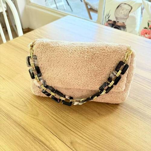 Bej rengi el örgüsü peluş çanta - Moonjy