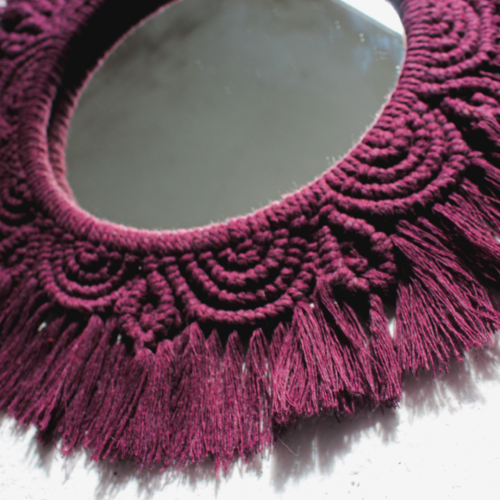 Bohem Tarzı Mor Makrome Duvar Aynası – El Yapımı 37x37 cm - Hanımefendy