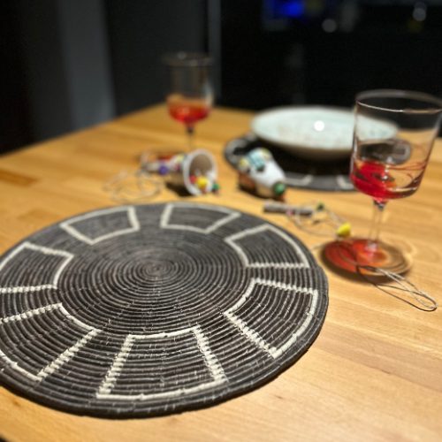 El Yapımı Desenli 2’li Hasır Supla Seti 30cm Çap – Amerikan Servis, Dayanıklı Örgü, Modern Rustik Masa Dekoru - Sodecoration