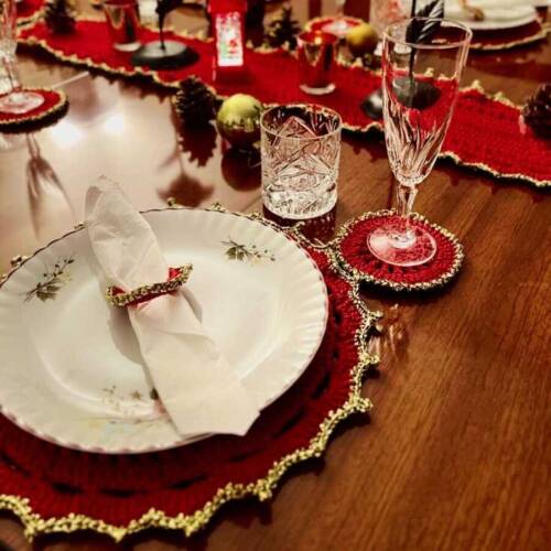 El Yapımı Kırmızı Örgü Supla Takımı – Yılbaşı Sofraları İçin Zamansız Şıklık