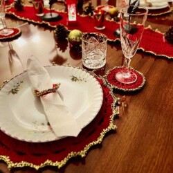 El Yapımı Kırmızı Örgü Supla Takımı – Yılbaşı Sofraları İçin Zamansız Şıklık - 1