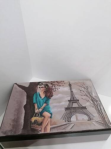 Paristeki Kadın Takı Kutusu