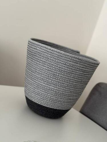 Siyah Tabanlı Gri Saksı 