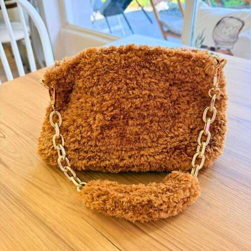 Tarçın rengi el örgüsü peluş çanta - Moonjy